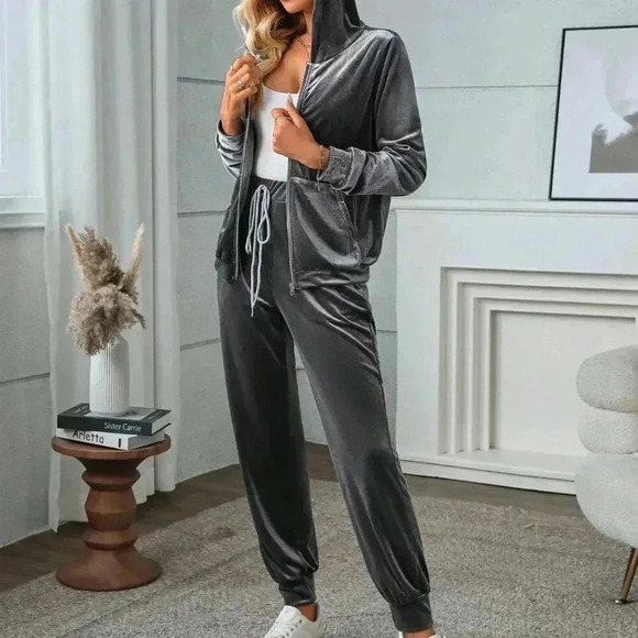 Grey Casual Women's Velvet Kangaroo Pocket Hoodie & Sweatpants Set - Picture 4 of 6